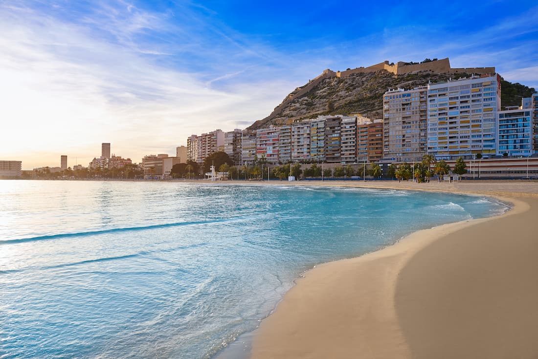 ¿Playa de arena o de piedras? Las 4 mejores de Alicante