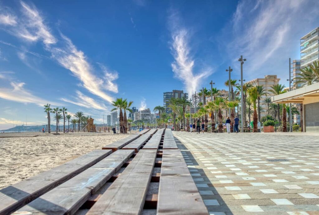 Ruta en bici por el paseo marítimo de San Juan